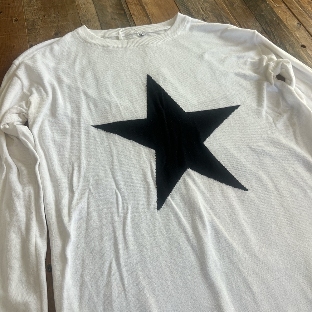 White Star Graphic Lightweight Sweater - Picture 5 of 6